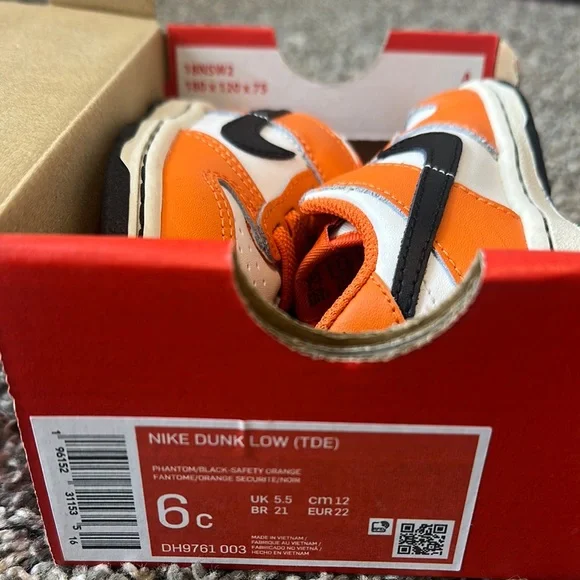 Nike | Shoes | Nike Orange And Black Sneakers Classic  display picture 1